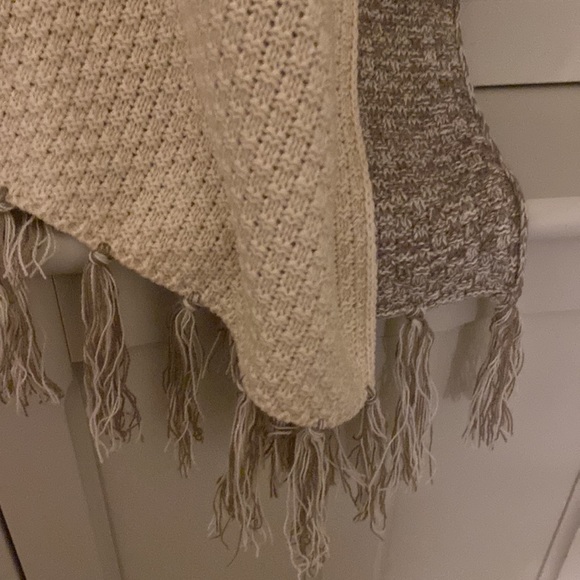 Knox Rose Poncho NWT - Picture 2 of 4